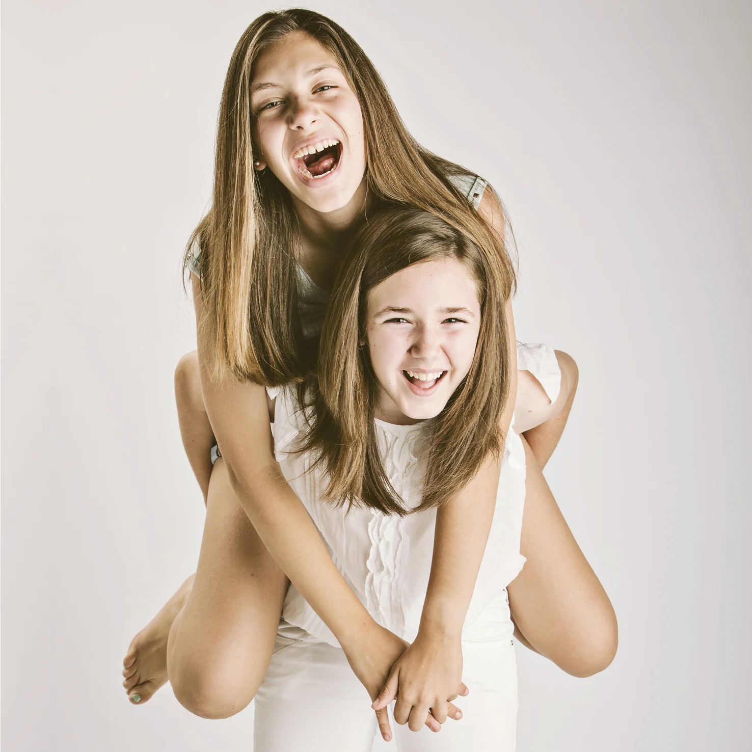 montaje hermanas.Fotografia de familia . Juan Segovia fotografo Tarragona montaje hermanas.Fotografia de familia . Juan Segovia fotografo Tarragona
