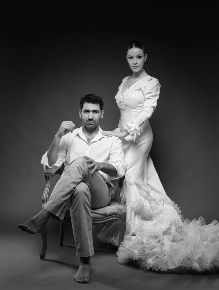Galería de Fotografía de parejas - Fotógrafo de Tarragona Retrato fotografico en estudio de los bailaores de flamenco Beatriz Higueras y Alberto Ruiz