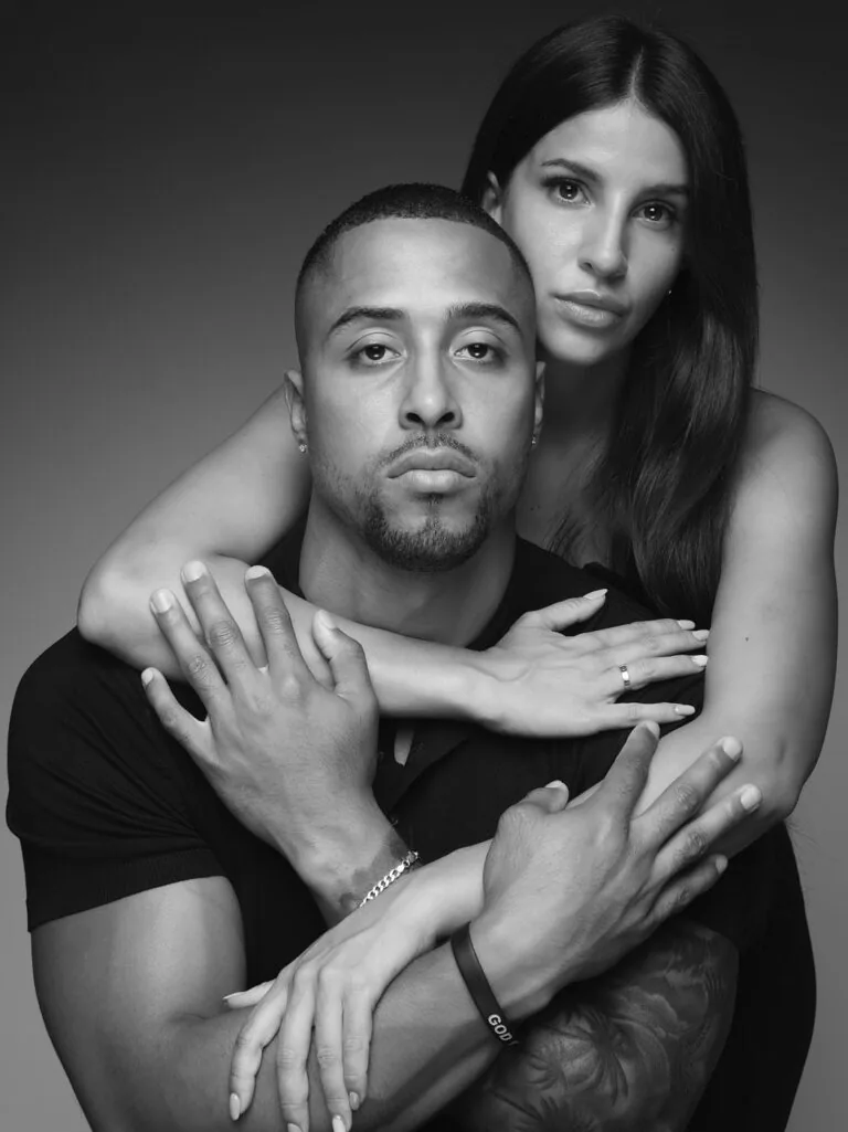 Galería de Fotografía de parejas - Fotógrafo de Tarragona Retrato fotografico en estudio de la pareja Jose Rodriguez y Steff Hansson