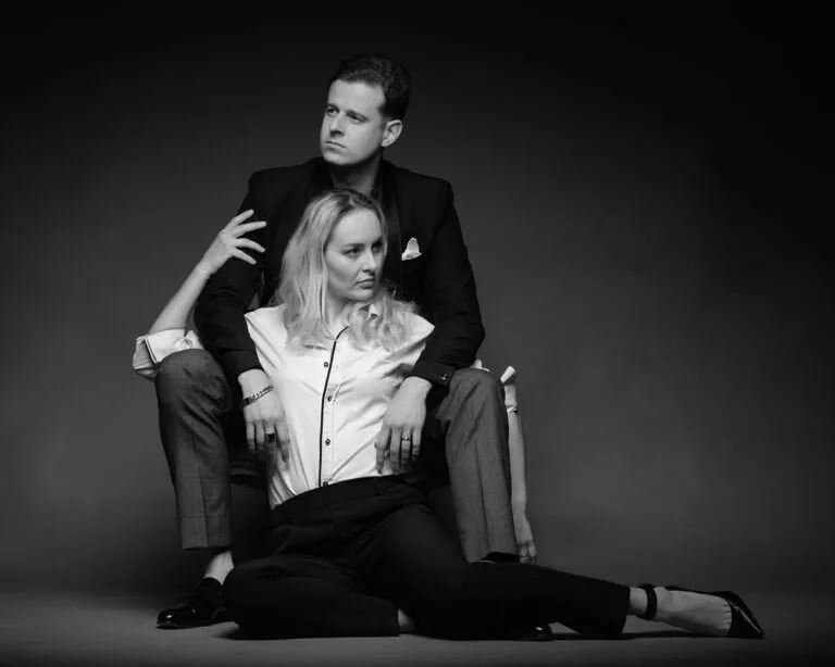 Galería de Fotografía de parejas - Fotógrafo de Tarragona Fotografia de pareja posando en el estudio de Juan Segovia