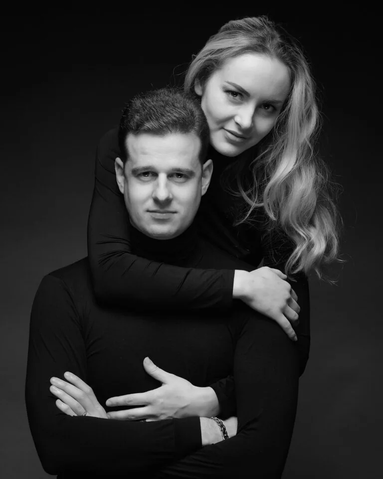 Galería de Fotografía de parejas - Fotógrafo de Tarragona Fotografia de una pareja joven en el estudio de Juan Segovia