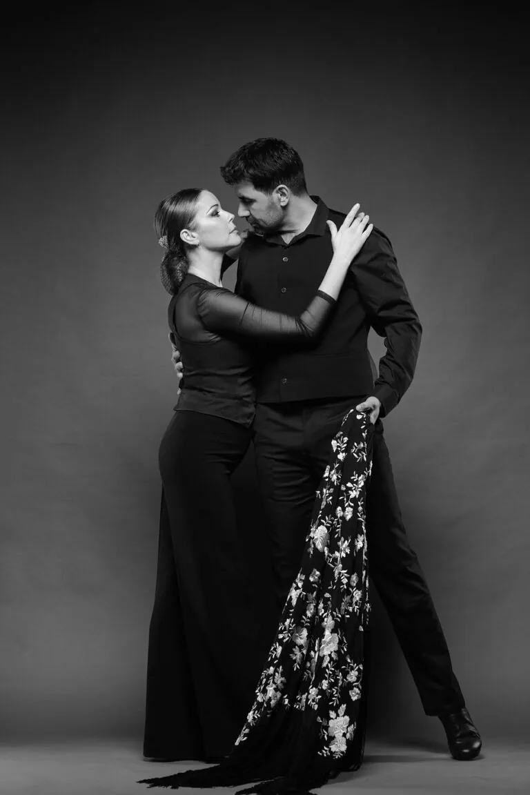 Galería de Fotografía de parejas - Fotógrafo de Tarragona Sesión fotográfica en estudio de los bailaores de flamenco Beatriz Higueras y Alberto Ruiz