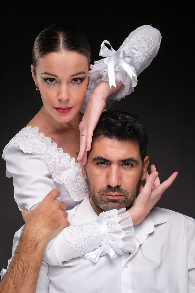 Galería de Fotografía de parejas - Fotógrafo de Tarragona Sesión fotográfica en estudio de los bailaores de flamenco Beatriz Higueras y Alberto Ruiz